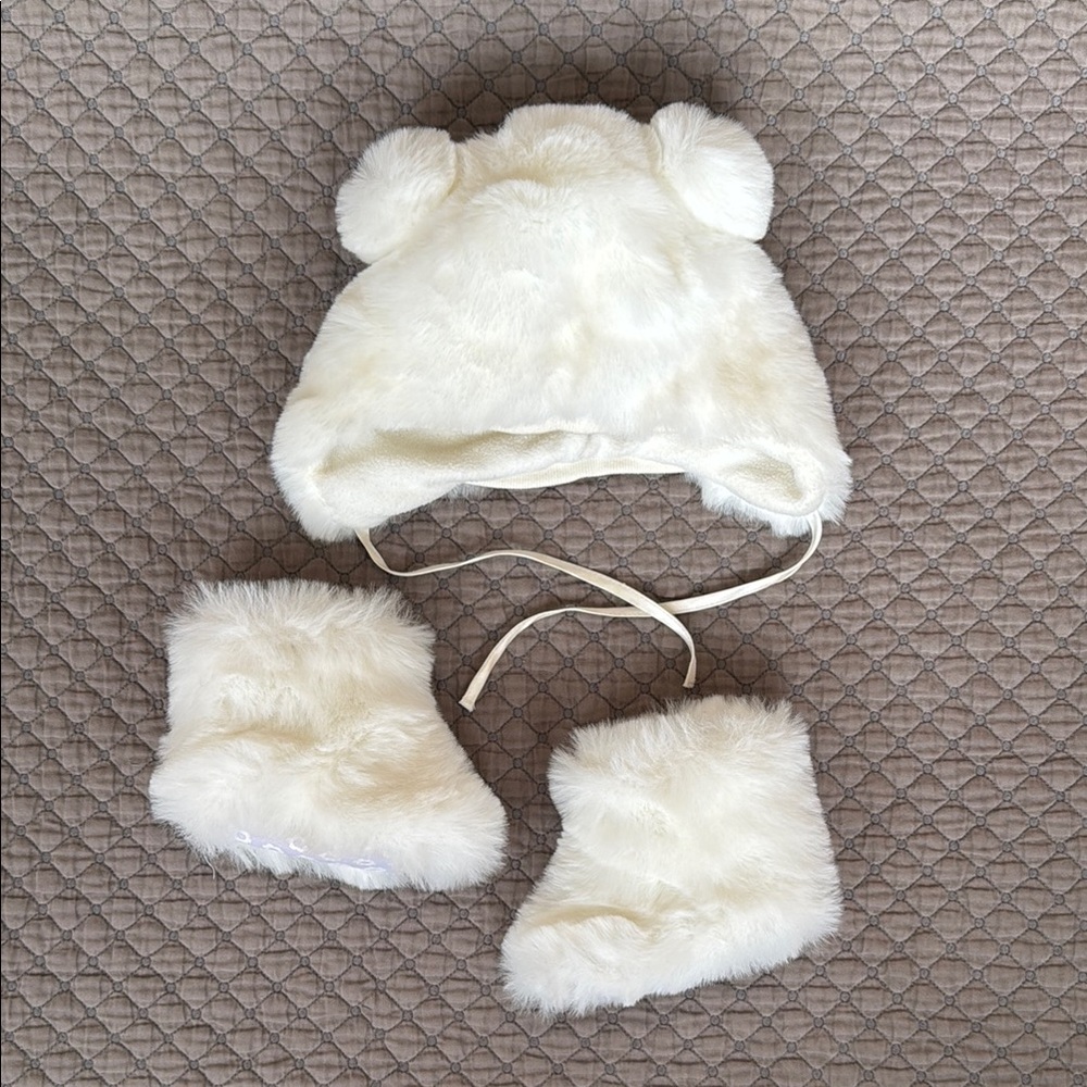H&M Cream Fluffy Pom-Pom Polar Bear Ears Hat with Ties and Booties. 9-18 months